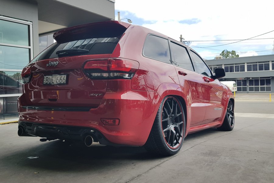 JEEP SRT ON 22" M02 ALLOYS