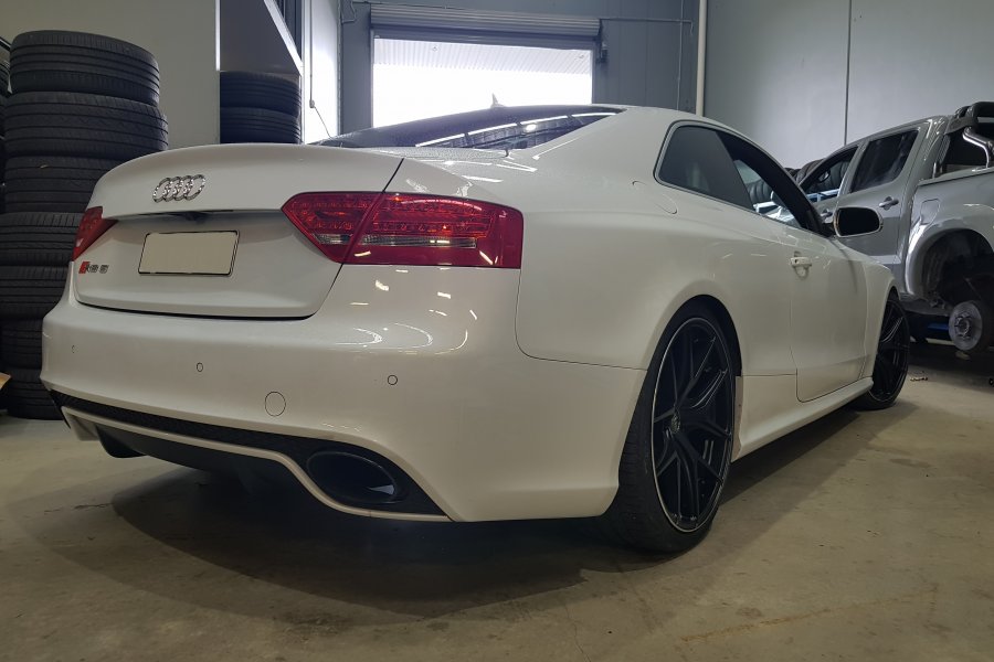 RS5 ON 20" HR762ALLOYS